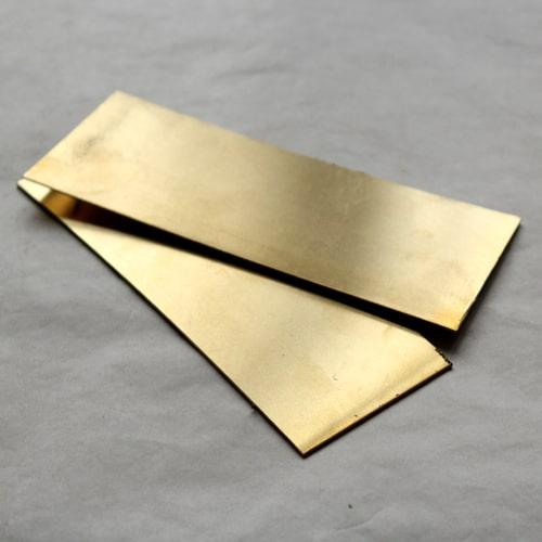 Латунная пластина